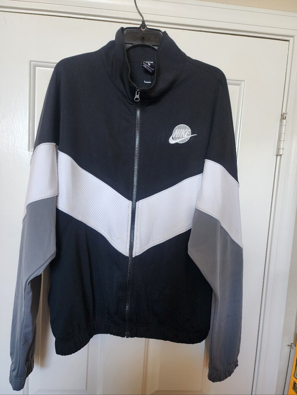 Nike Men’s Black/White/Grey Full-Zip Track Jacket
